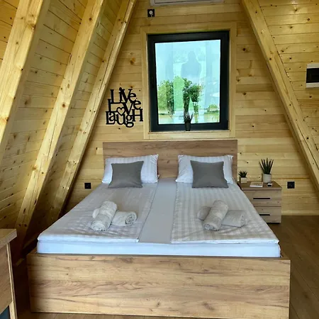 Honey Glamping Resort With Jacuzzi توميسلاف غراد المظهر الخارجي الصورة