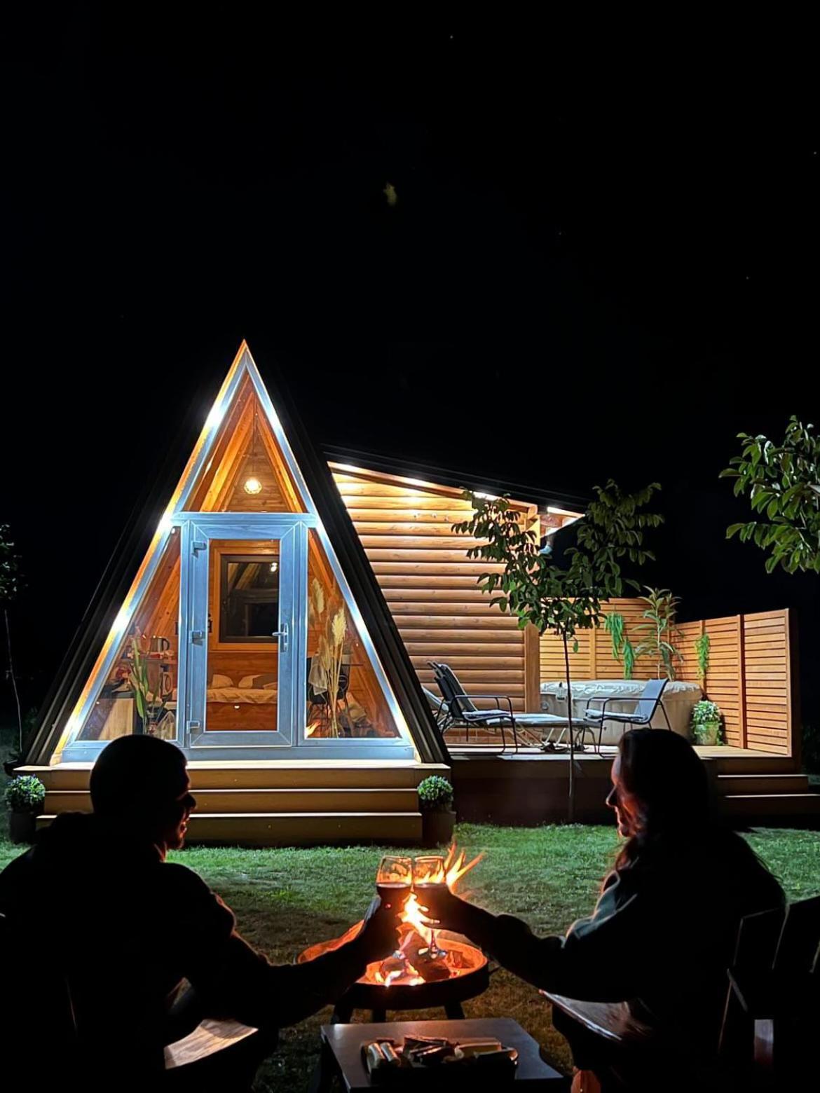Chalet Honey Glamping With Jacuzzi *