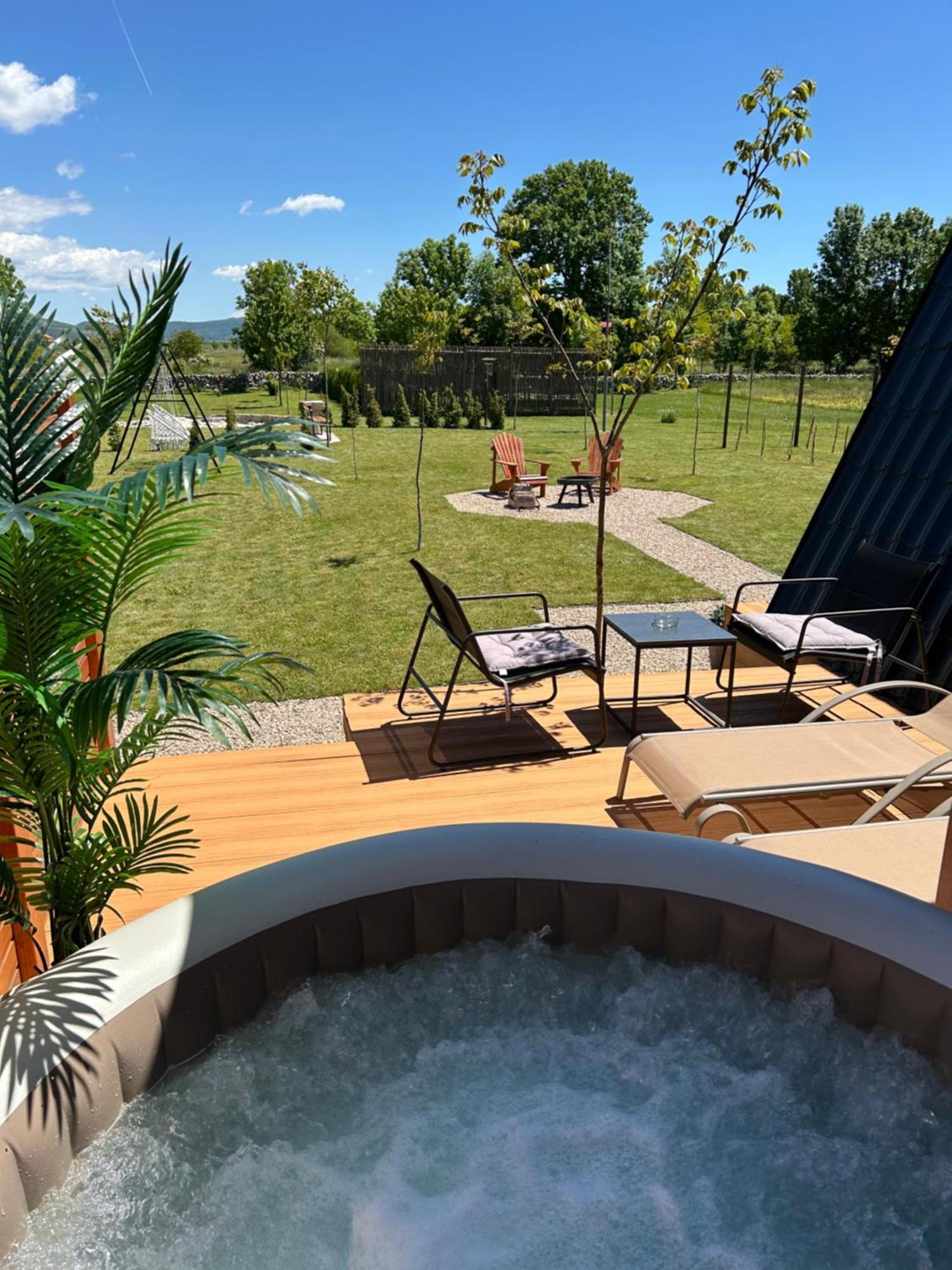 Chalet Honey Glamping With Jacuzzi